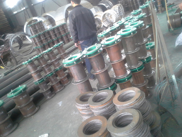 濟(jì)南濟(jì)陽縣多種型號的<a href=http://www.www.jiangxiaoju.cn target=_blank class=infotextkey>防水套管</a>發(fā)貨現(xiàn)場