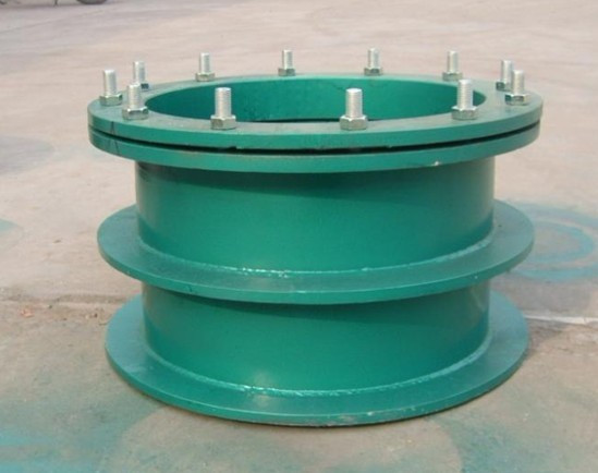 良好柔性<a href=http://www.www.jiangxiaoju.cn target=_blank class=infotextkey>防水套管</a>供貨現(xiàn)場